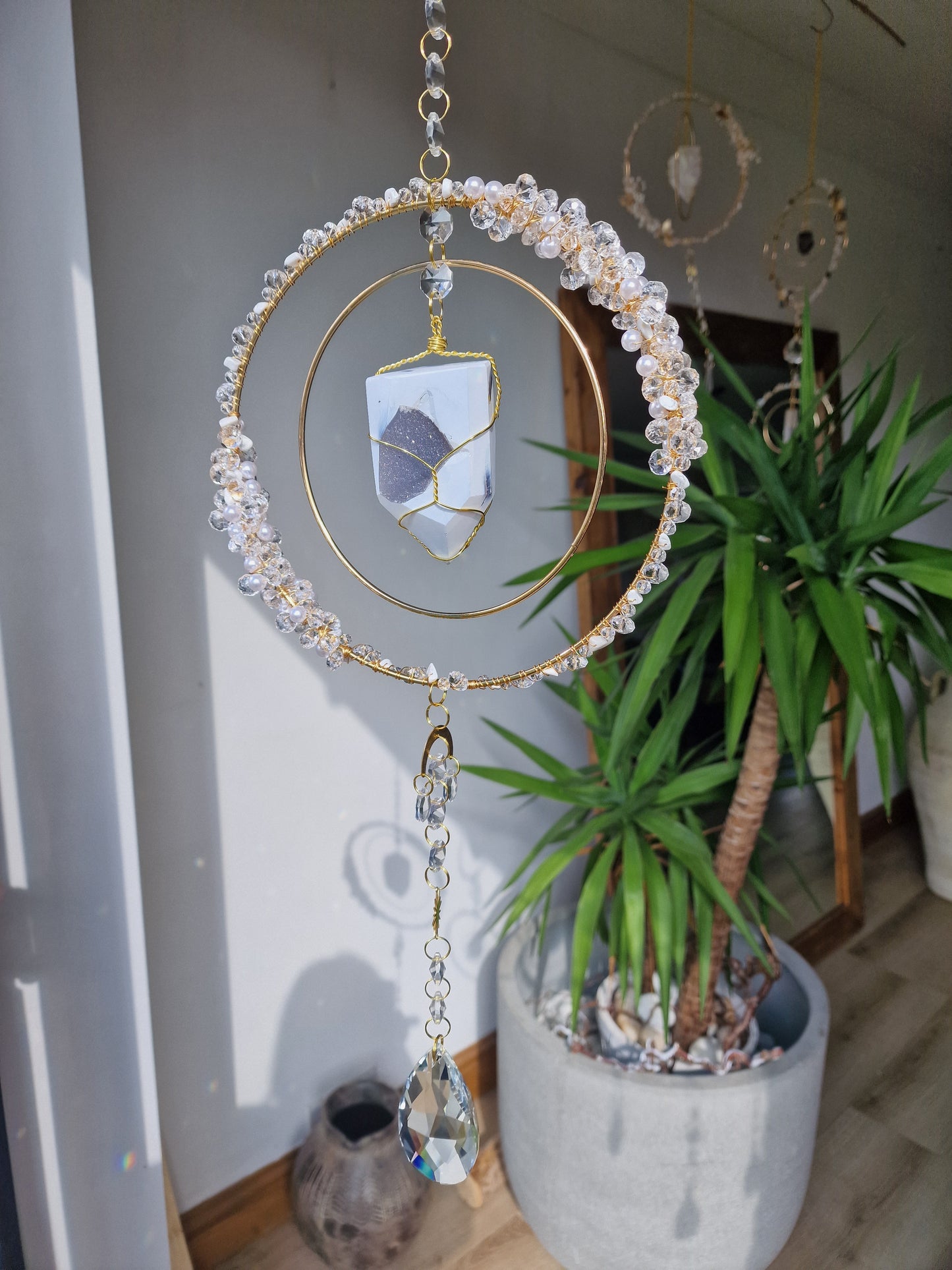 Crystal floral suncatcher - White wolf