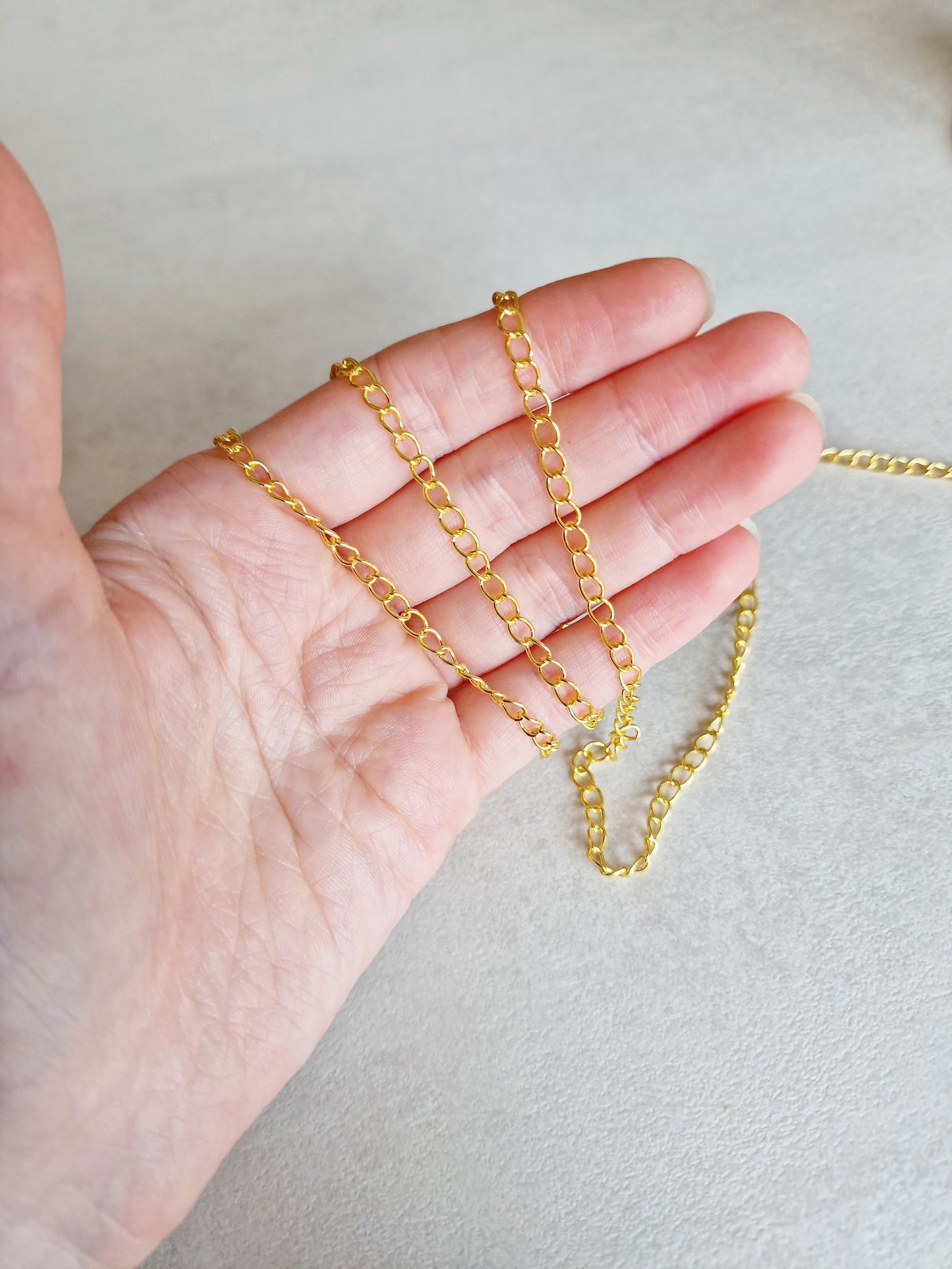 Plain chain golden