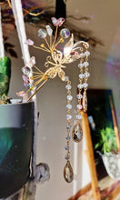 Load image into Gallery viewer, suncatcher for plant 