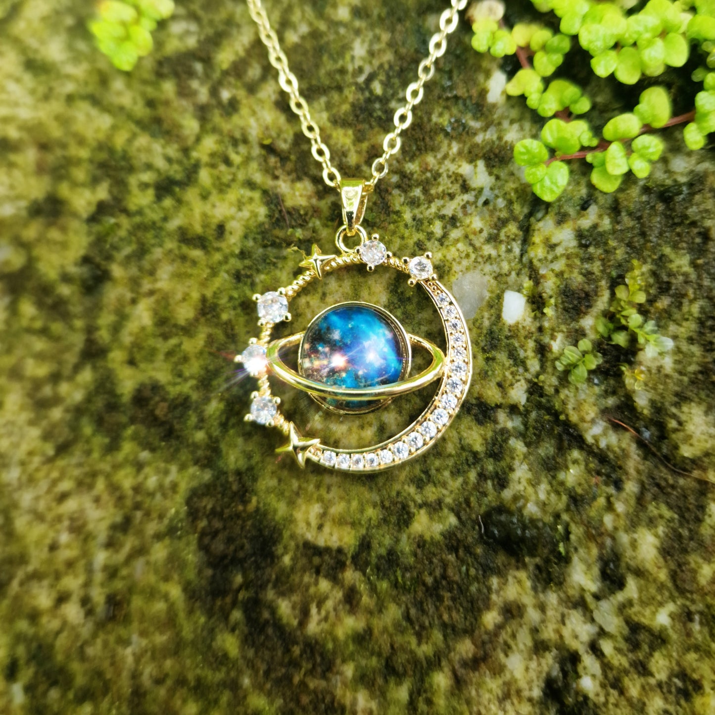 Elarin Wearable Saturn Suncatcher – Necklace Only