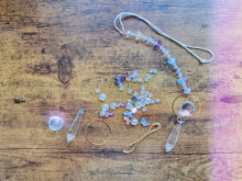Load image into Gallery viewer, Easy suncatcher tutorial for beginners- sparkle