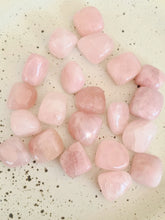 Load image into Gallery viewer, Rose quartz tumble stone