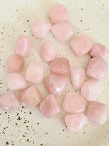 Rose quartz tumble stone